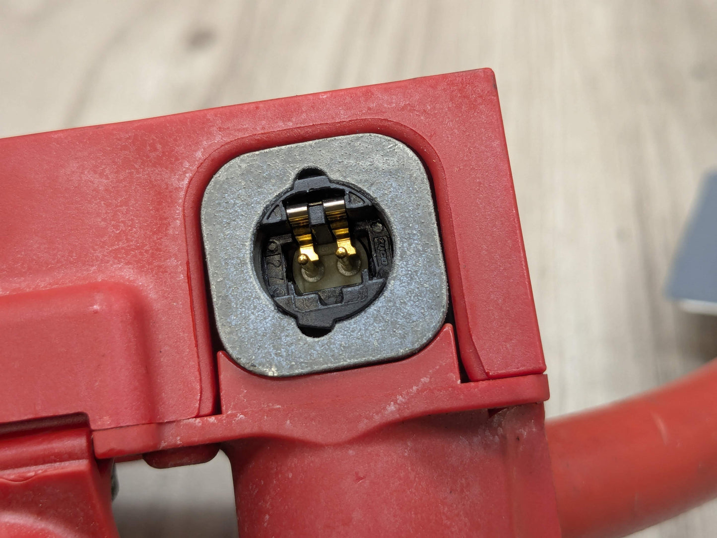 7-13 OEM BMW E70 E71 X5 X6 Battery Plus Pole Terminal Positive Red Cable