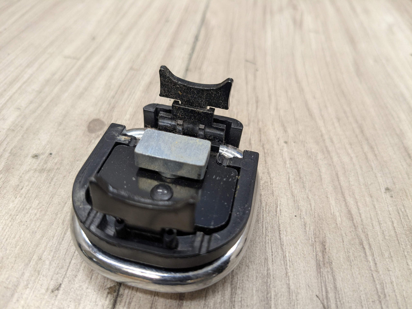 OEM BMW E70 E83 F15 F25 G01 X3 X5 Trunk Cargo Latch Tie Down Hook Clasp Ring (4)