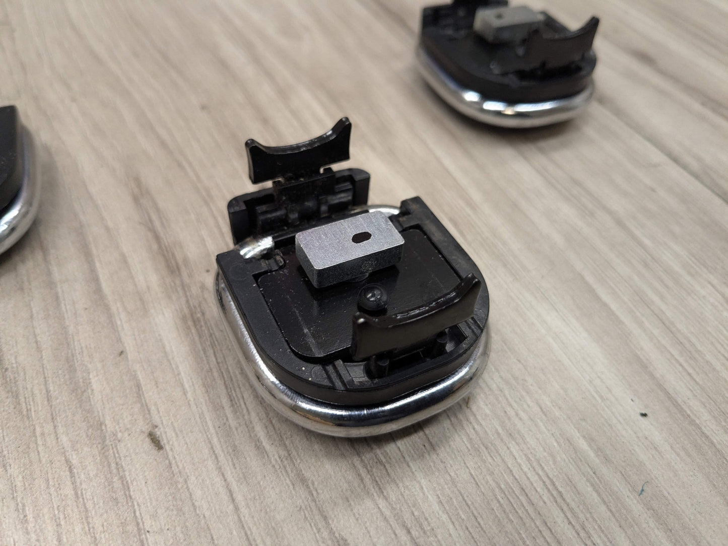 OEM BMW E70 E83 F15 F25 G01 X3 X5 Trunk Cargo Latch Tie Down Hook Clasp Ring (4)