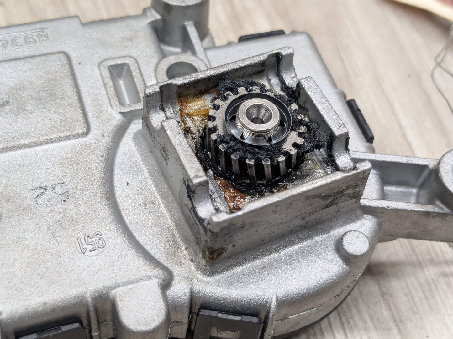 OEM BMW E53 E70 E83 X3 X5 Upper Sunroof Moon Roof Motor Unit