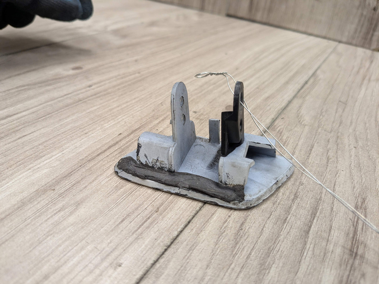 07-13 OEM BMW E70 X5 Front Right Passenger Bumper Headlight Washer Cap Cover