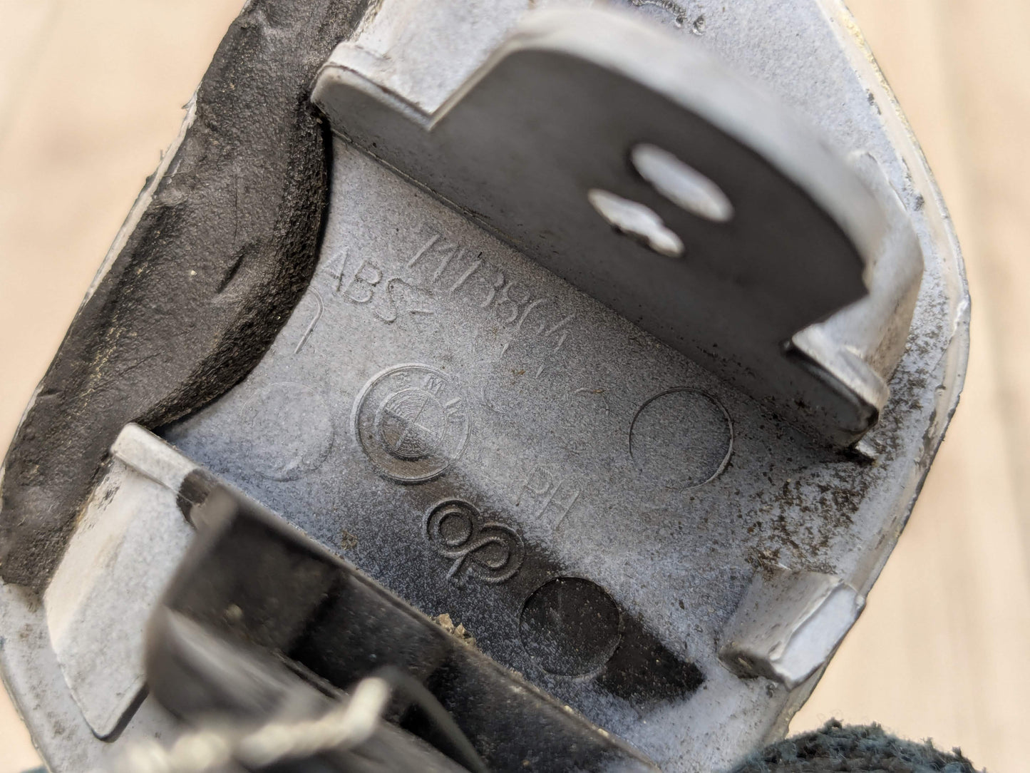 07-13 OEM BMW E70 X5 Front Right Passenger Bumper Headlight Washer Cap Cover