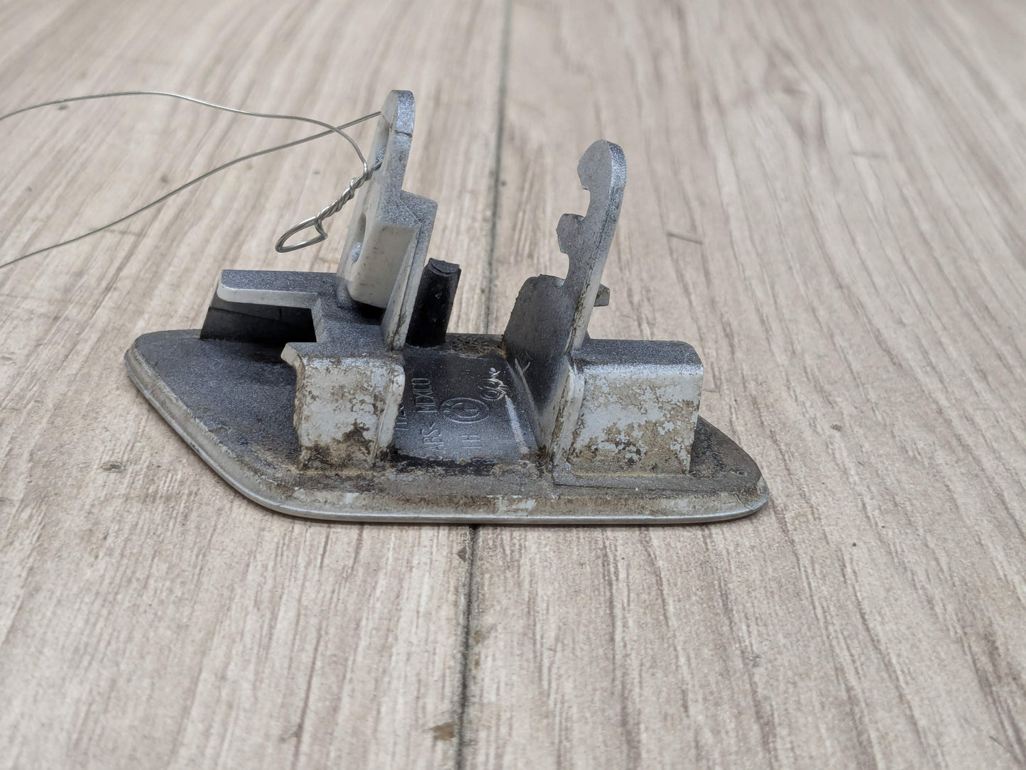 07-13 OEM BMW E70 X5 Front Left Driver Bumper Headlight Washer Cap Cover White