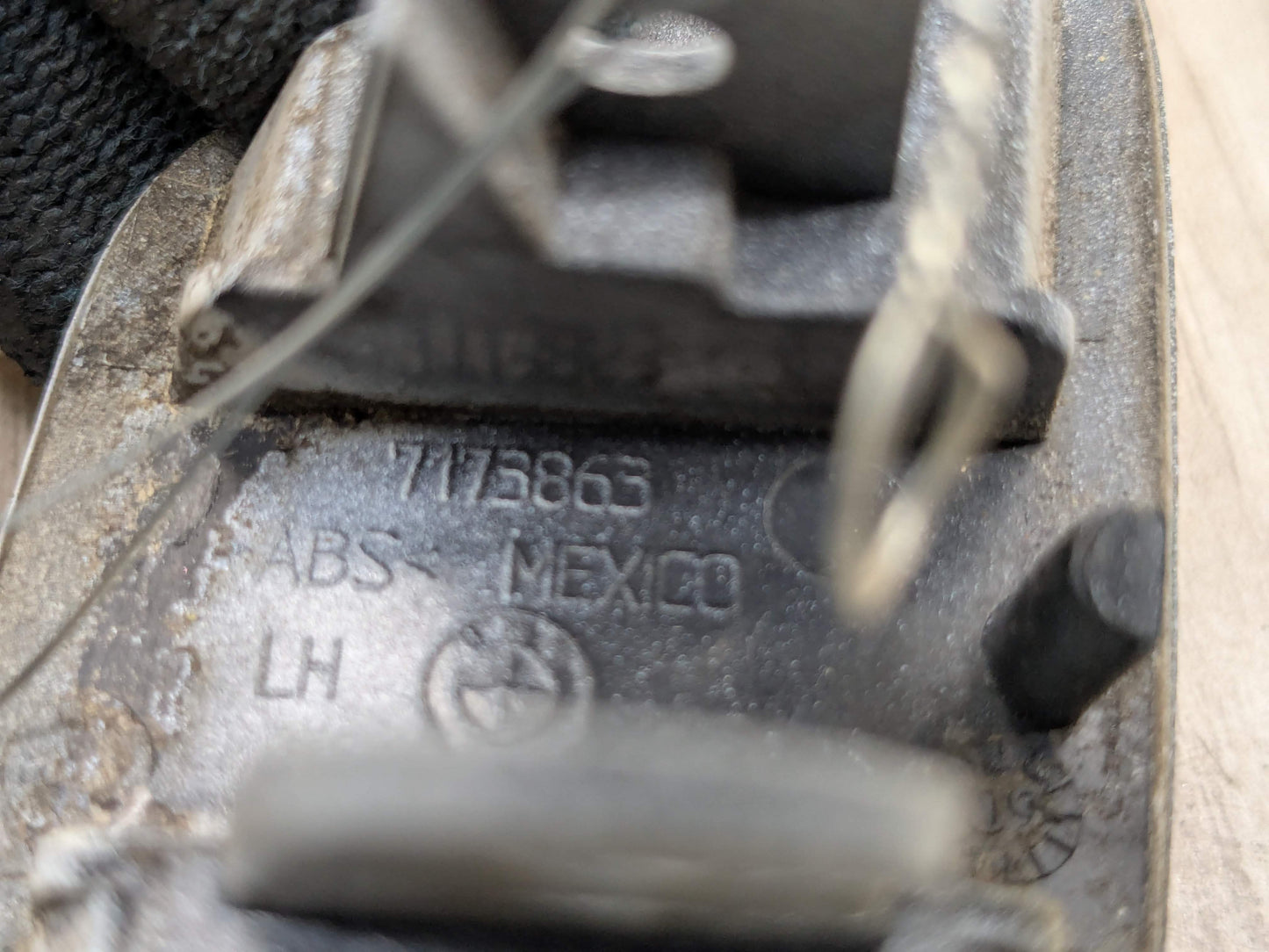 07-13 OEM BMW E70 X5 Front Left Driver Bumper Headlight Washer Cap Cover White