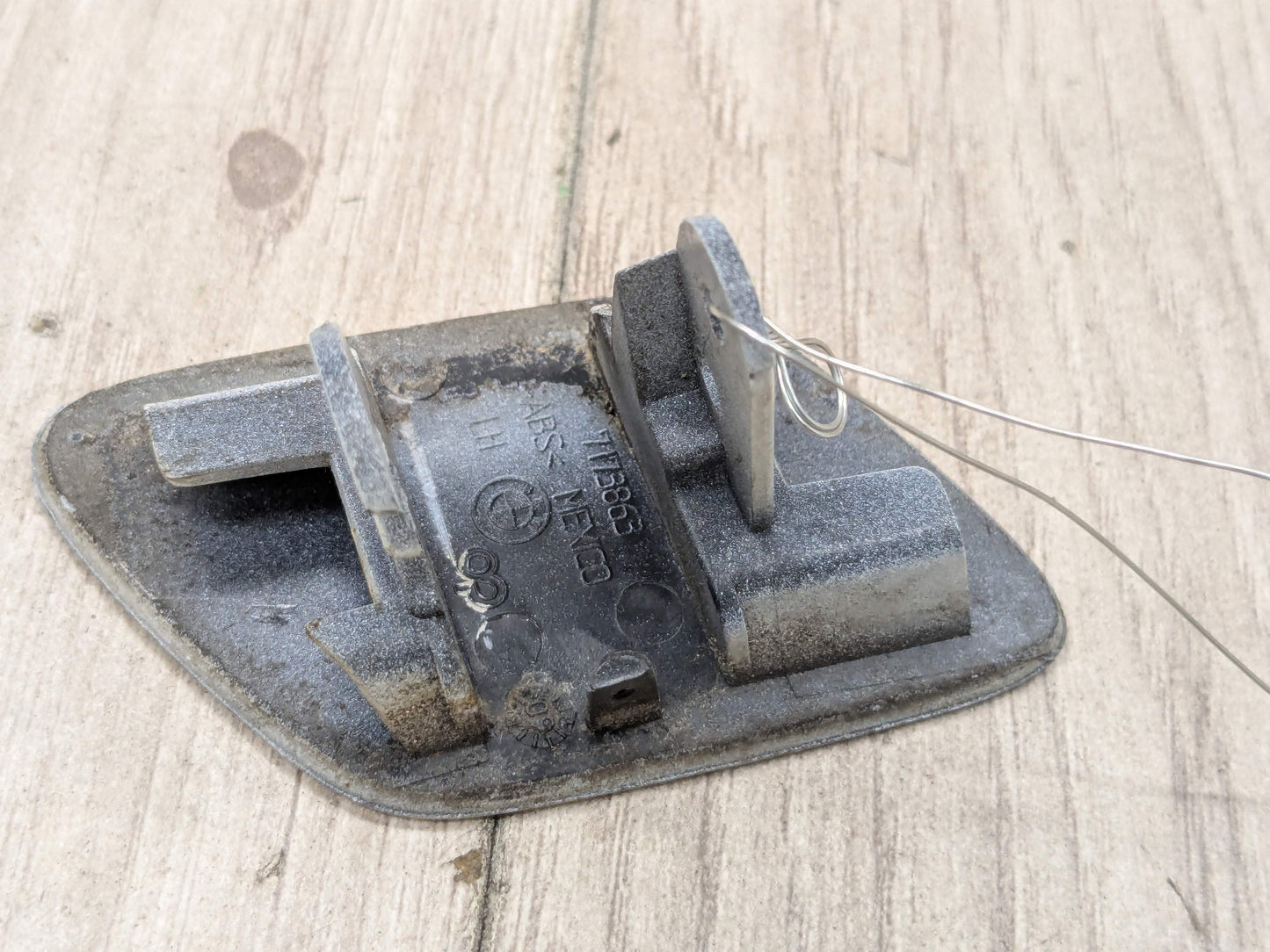 07-13 OEM BMW E70 X5 Front Left Driver Bumper Headlight Washer Cap Cover White