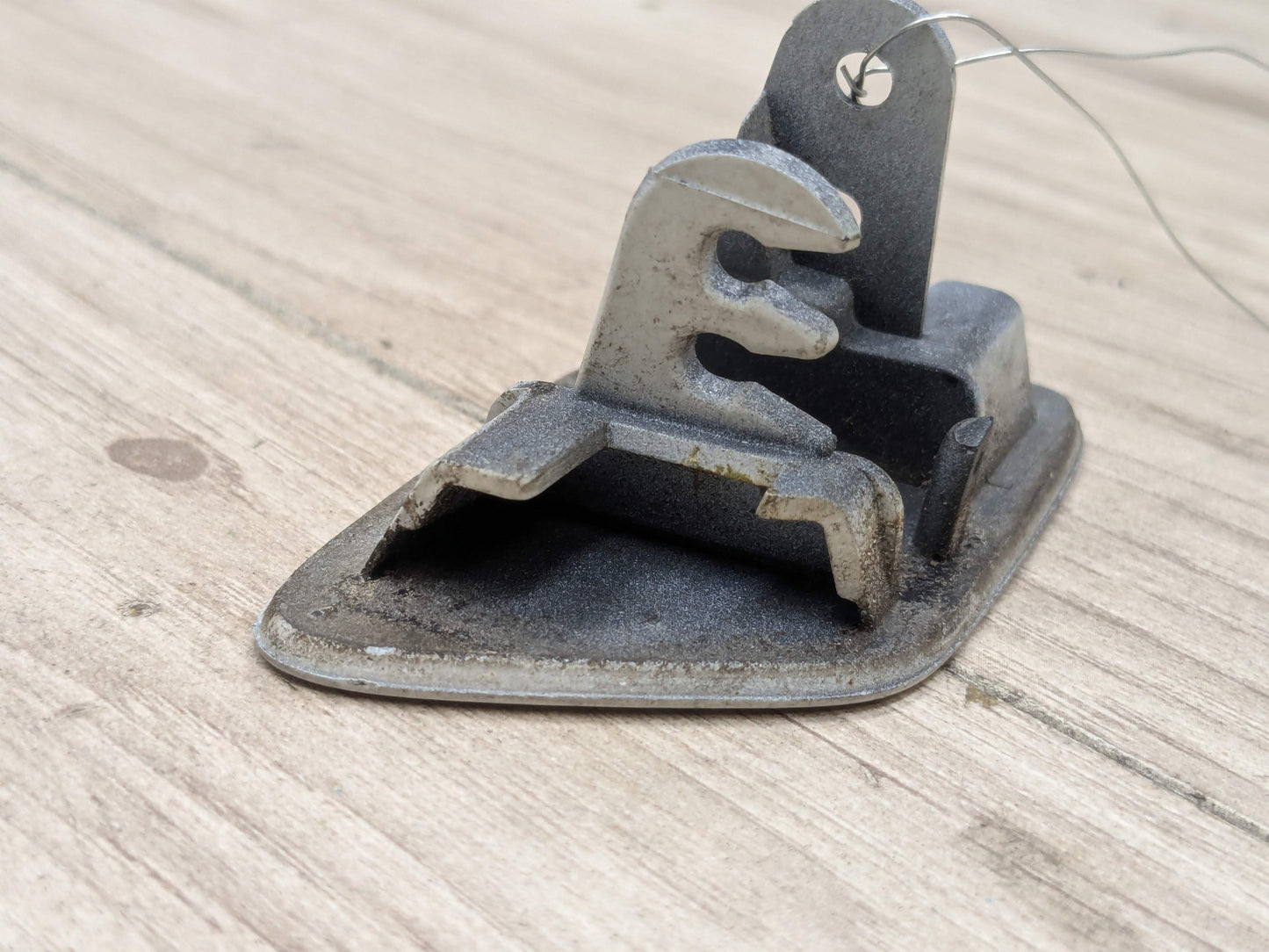 07-13 OEM BMW E70 X5 Front Left Driver Bumper Headlight Washer Cap Cover White