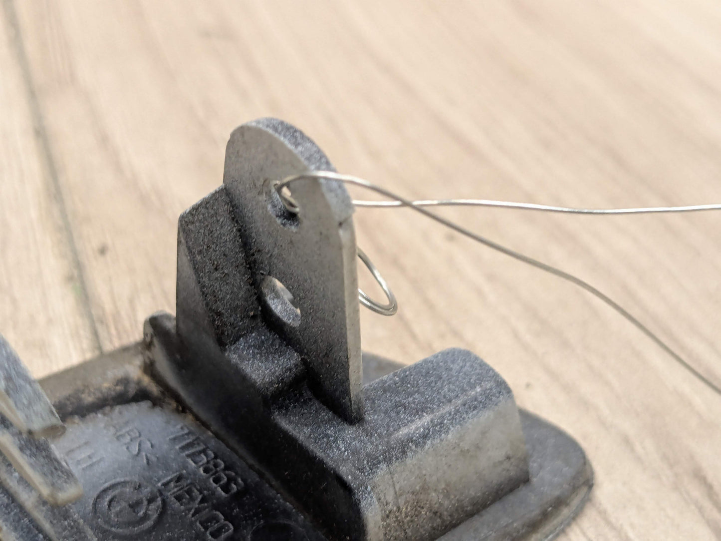 07-13 OEM BMW E70 X5 Front Left Driver Bumper Headlight Washer Cap Cover White