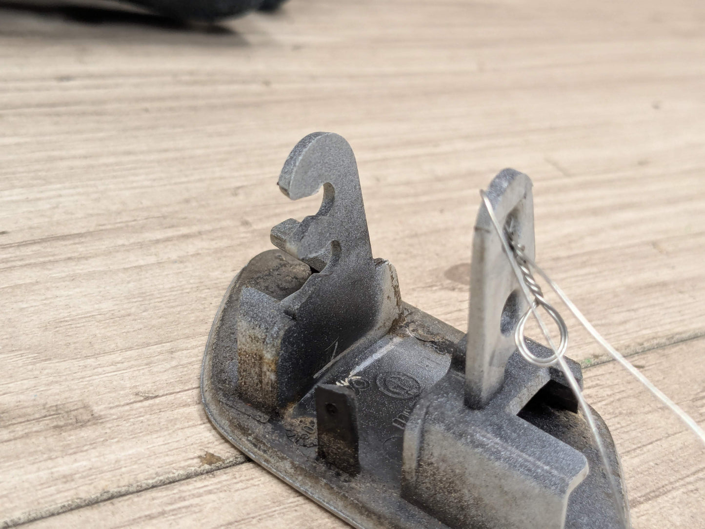 07-13 OEM BMW E70 X5 Front Left Driver Bumper Headlight Washer Cap Cover White