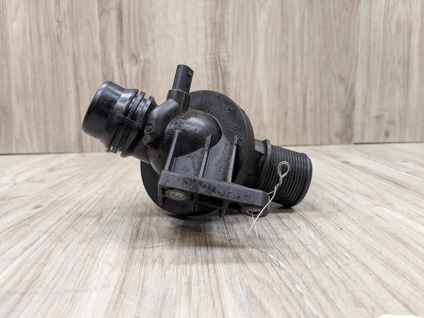OEM BMW F10 F15 F22 F25 F30 F32 Engine N20 N26 Water Coolant Thermostat Housing
