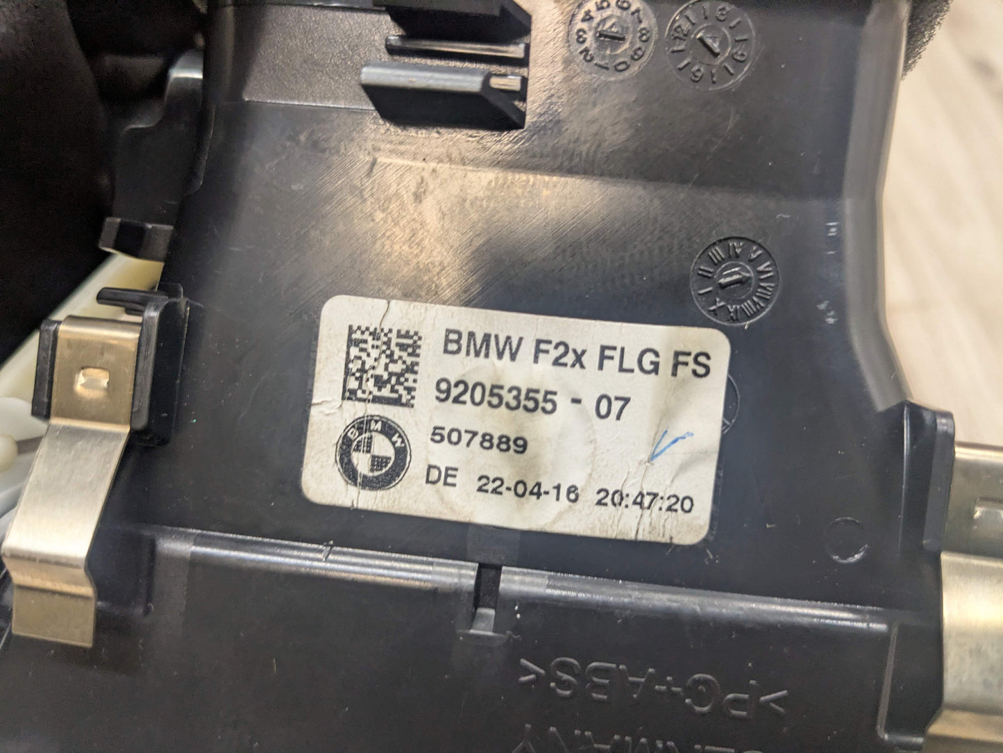 OEM BMW F22 F23 F87 228 230 M235 M240 M2 Dash Left Driver Air Vent Lock Button