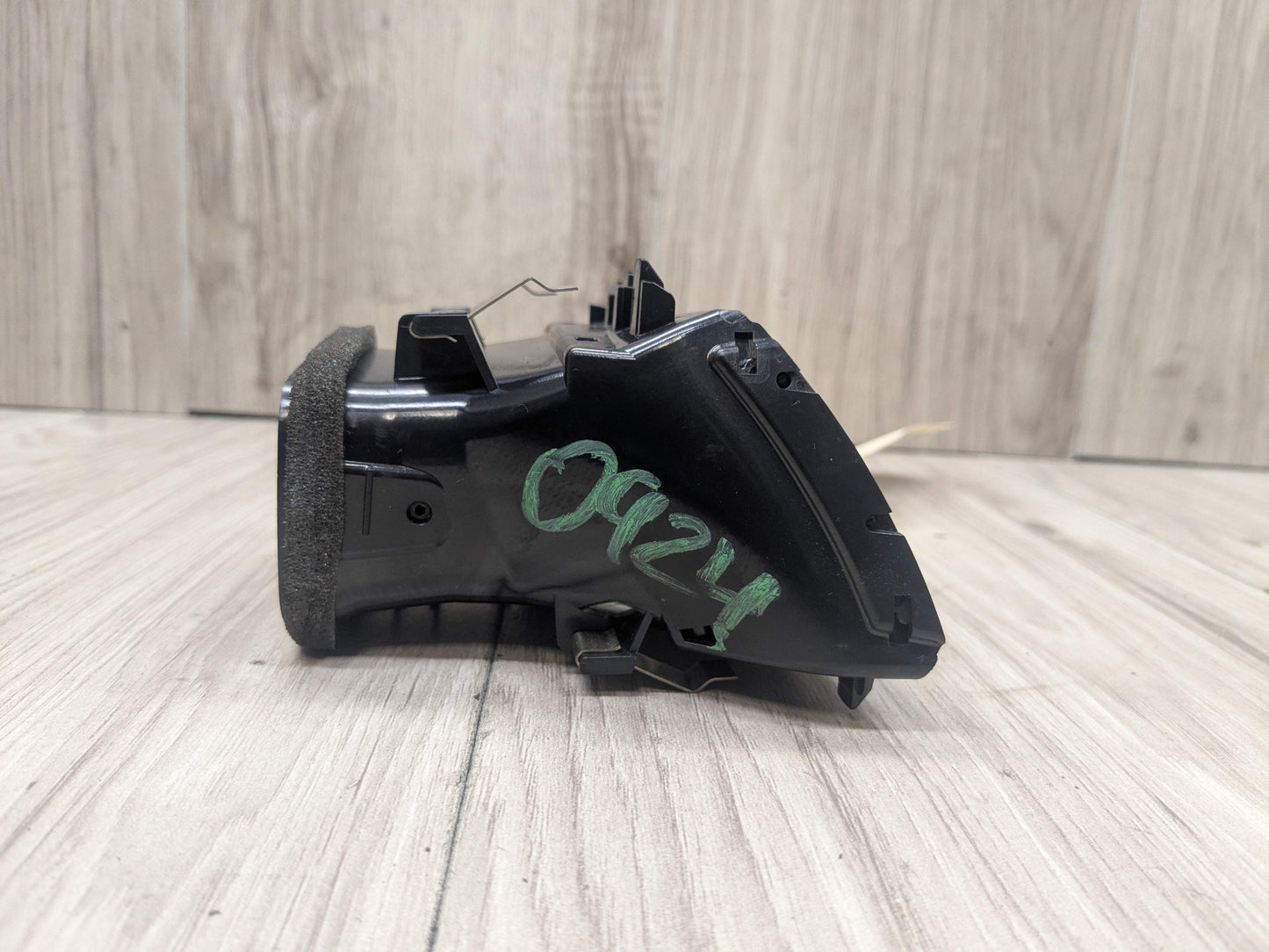 OEM BMW F22 F23 F87 228 230 M235 M240 M2 Dash Left Driver Air Vent Lock Button