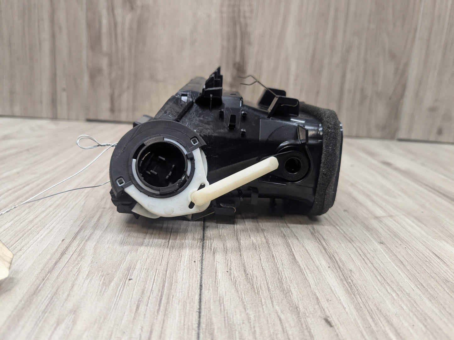 OEM BMW F22 F23 F87 228 230 M235 M240 M2 Dash Left Driver Air Vent Lock Button