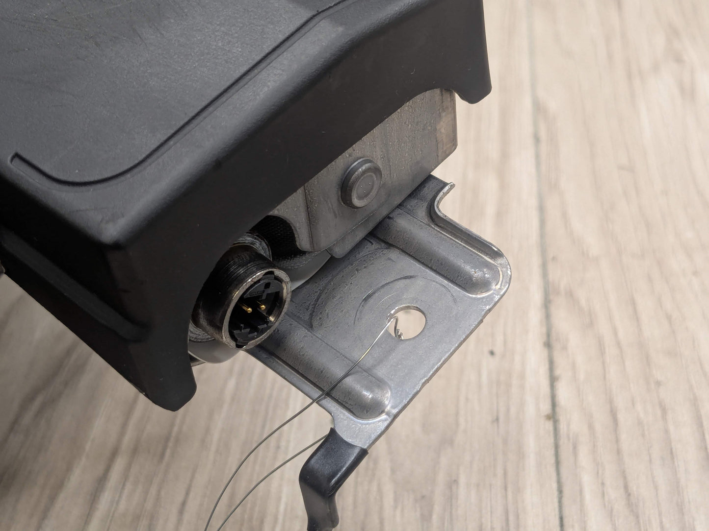 OEM BMW F90 G11 G12 G30 530 540 M550 M5 Front Left Driver Knee Lower Dash Airbag