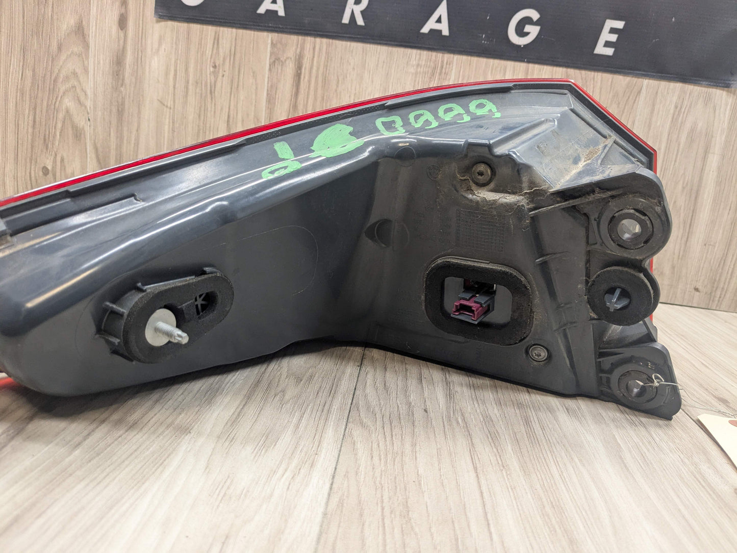 17-20 OEM BMW F90 G30 530 540 M550 M5 Rear Passenger Side Outer Tail Light