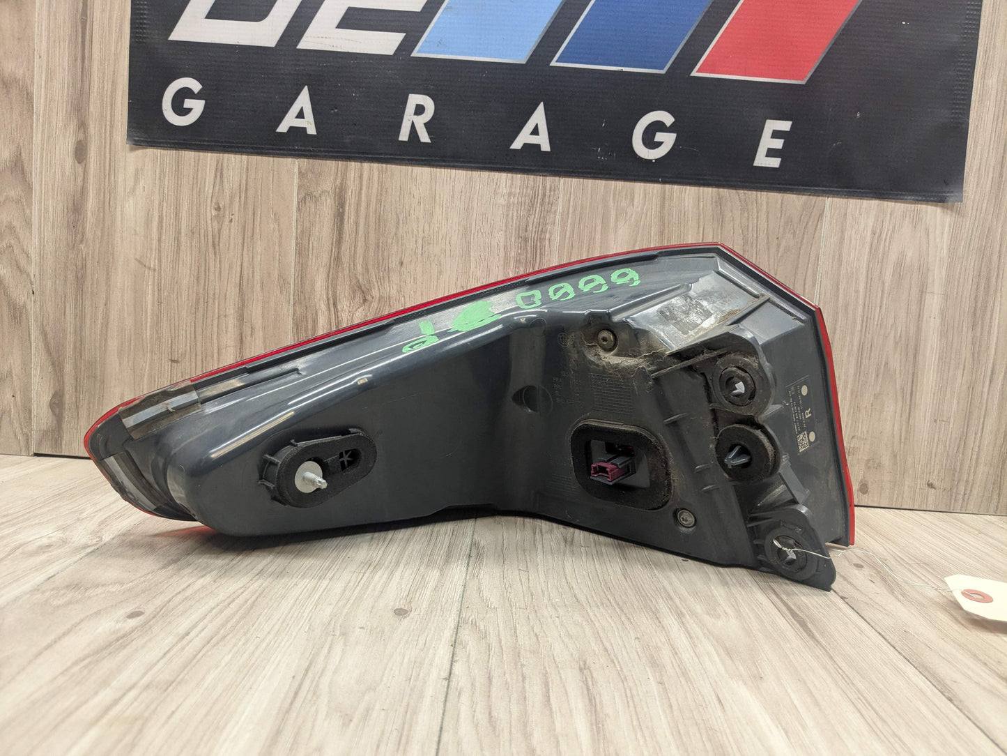 17-20 OEM BMW F90 G30 530 540 M550 M5 Rear Passenger Side Outer Tail Light