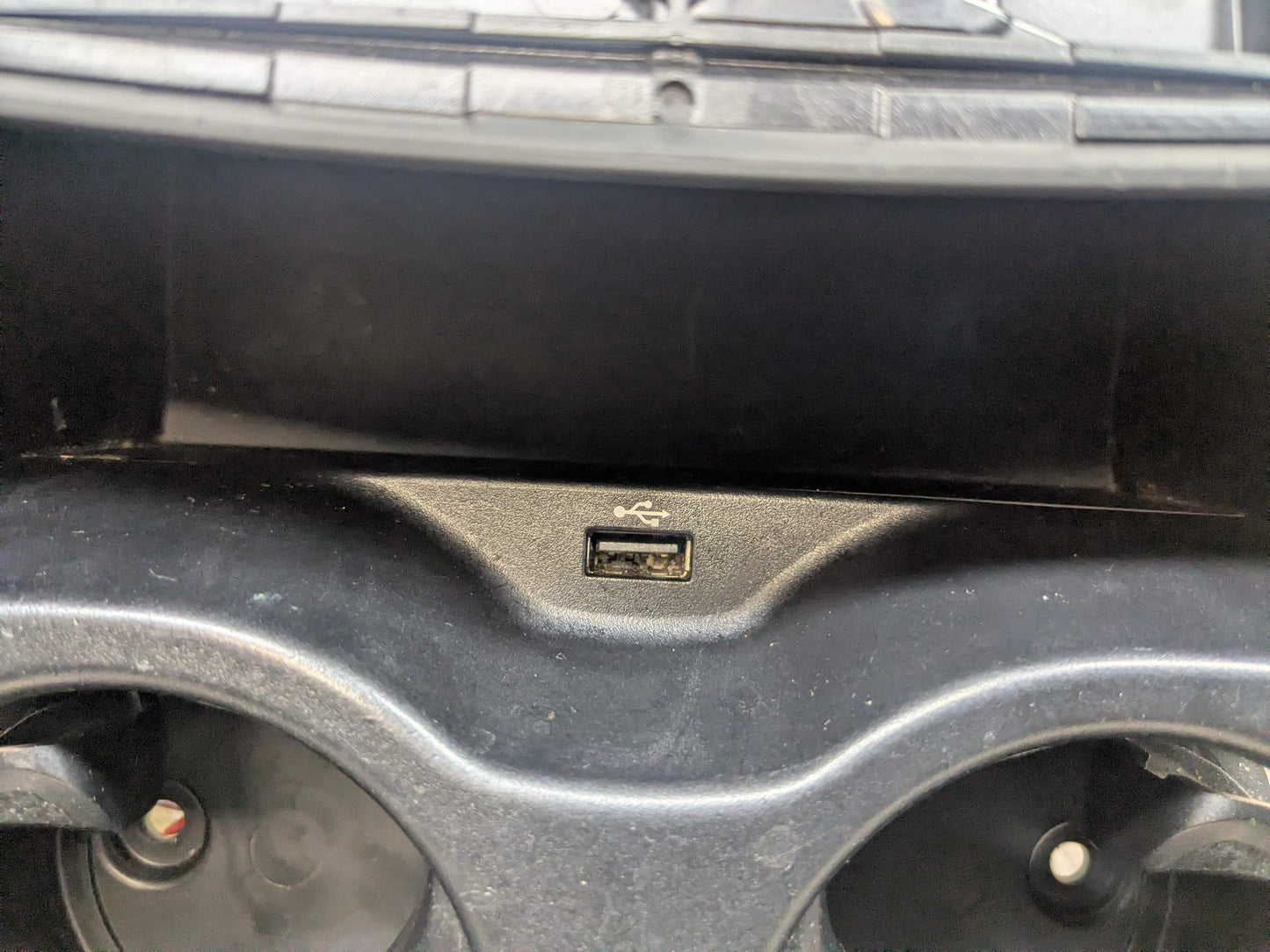 OEM BMW F90 G30 G32 530 540 M550 M5 Center Console Storage and Cupholder W/ USB