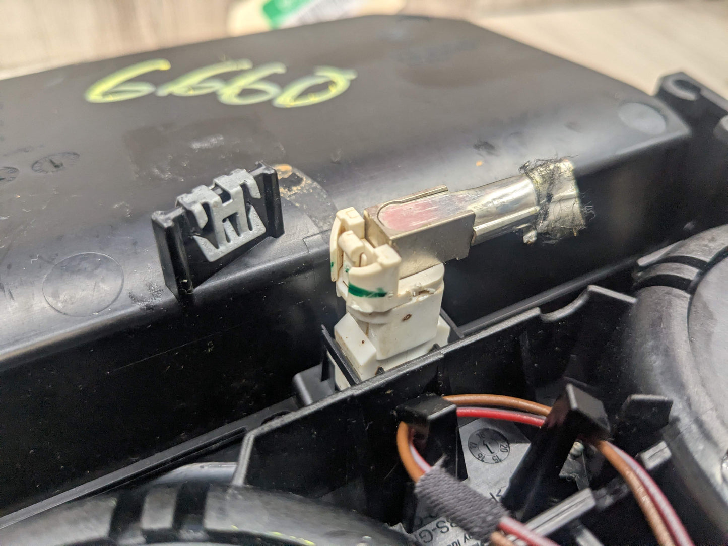 OEM BMW F90 G30 G32 530 540 M550 M5 Center Console Storage and Cupholder W/ USB