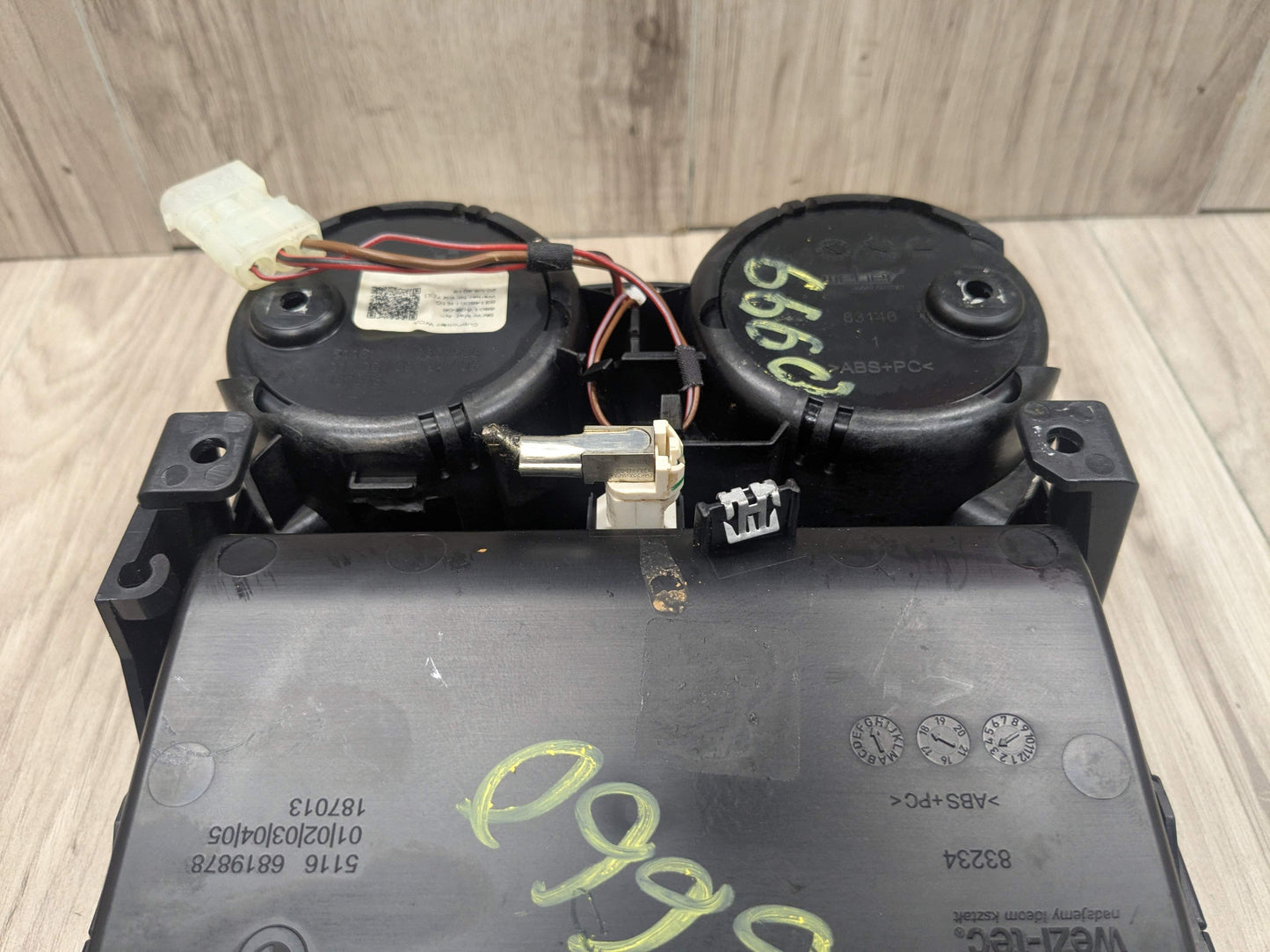 OEM BMW F90 G30 G32 530 540 M550 M5 Center Console Storage and Cupholder W/ USB