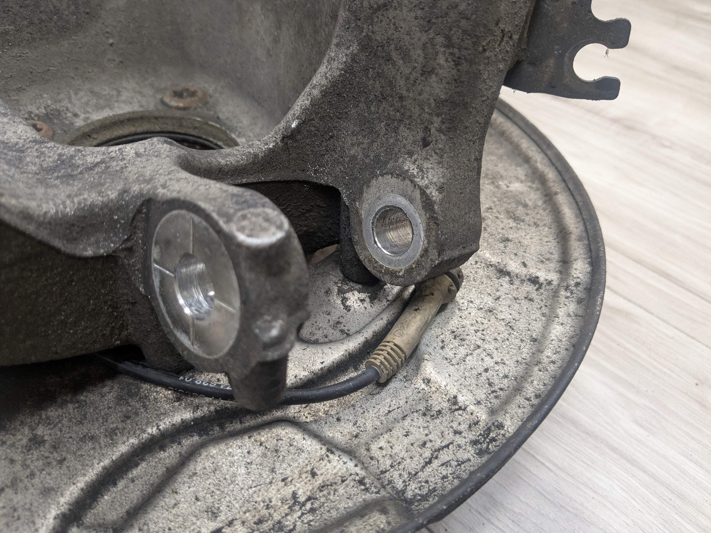 17-23 OEM BMW G30 530 540 M5550 REAR Left Drive Side Hub Knuckle Bearing Carrier