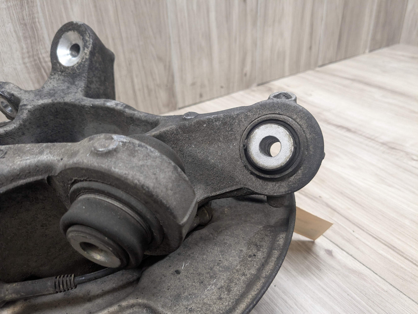 17-23 OEM BMW G30 530 540 M5550 REAR Left Drive Side Hub Knuckle Bearing Carrier