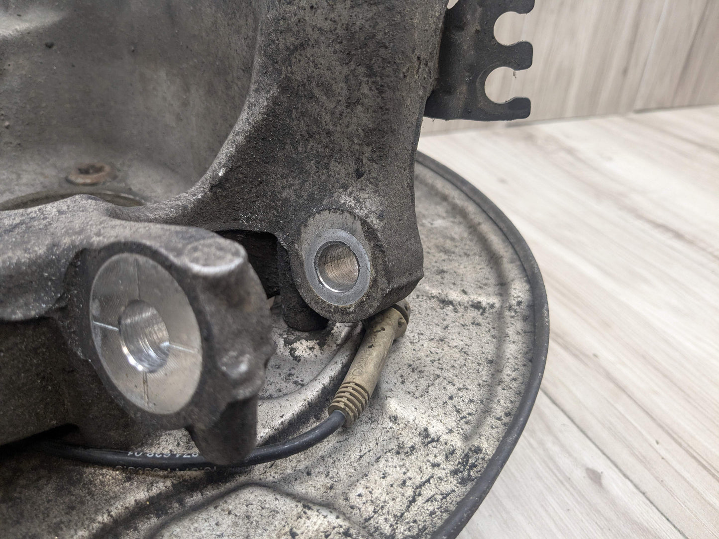 17-23 OEM BMW G30 530 540 M5550 REAR Left Drive Side Hub Knuckle Bearing Carrier