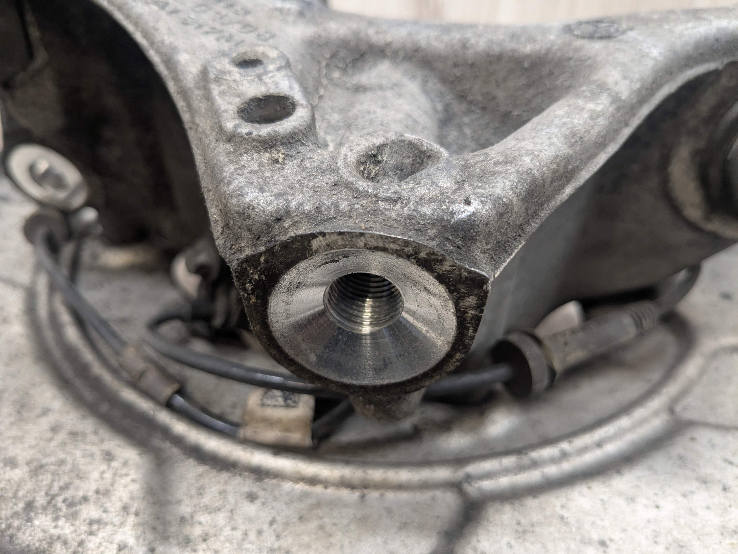 17-23 OEM BMW G30 530 540 M5550 REAR Left Drive Side Hub Knuckle Bearing Carrier