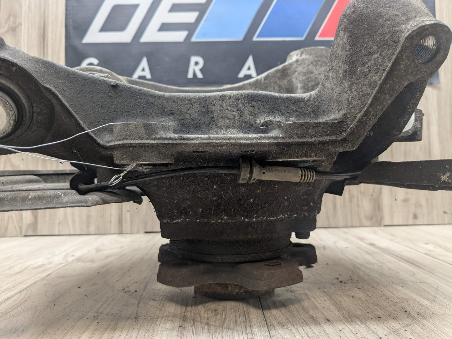 17-23 OEM BMW G30 530 540 M5550 REAR Left Drive Side Hub Knuckle Bearing Carrier