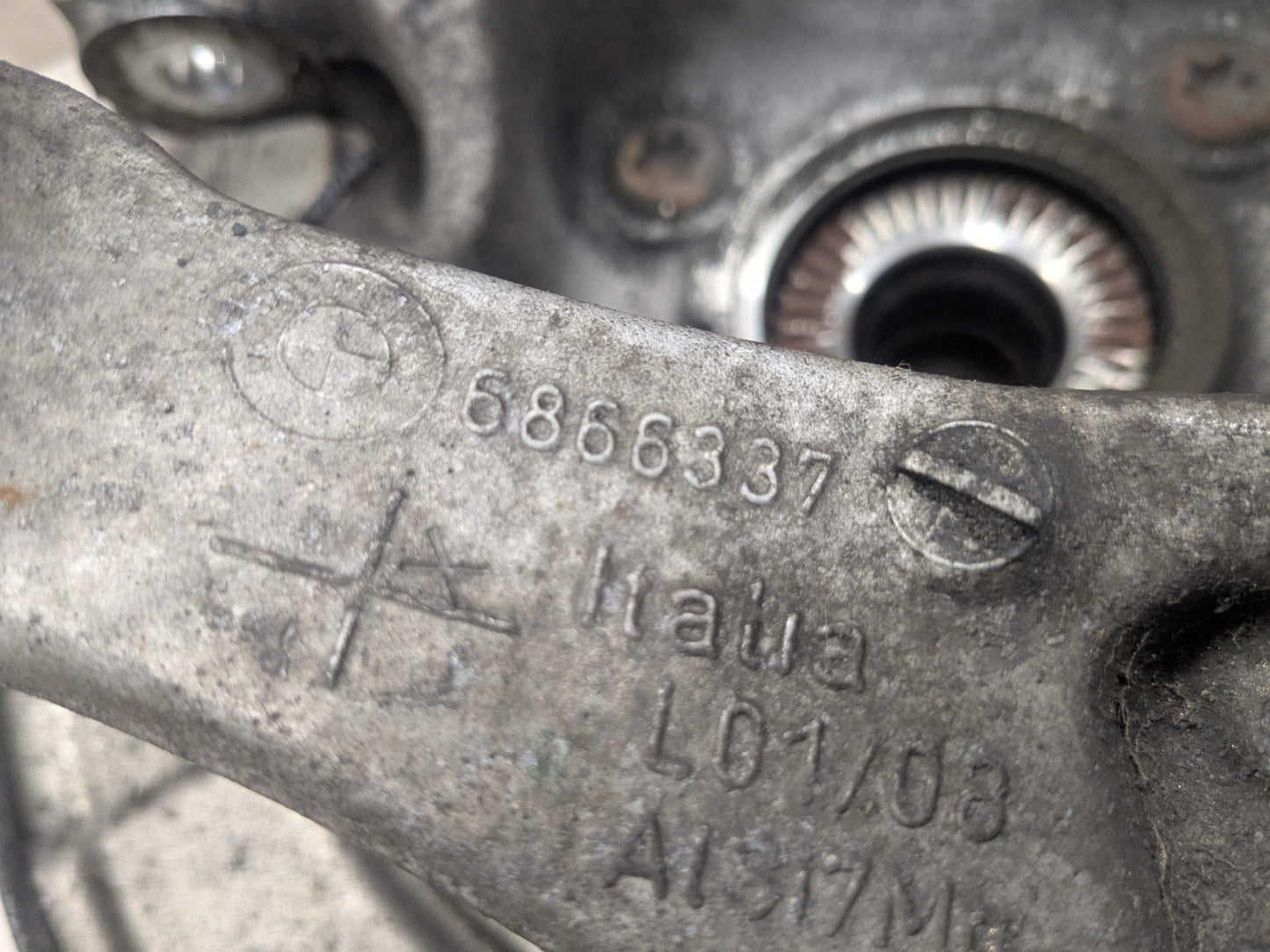 17-23 OEM BMW G30 530 540 M5550 REAR Left Drive Side Hub Knuckle Bearing Carrier