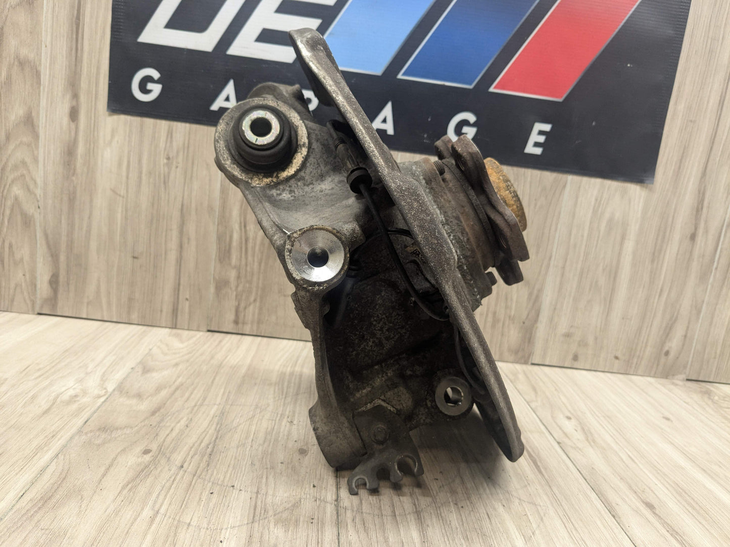 17-23 OEM BMW G30 530 540 M5550 REAR Left Drive Side Hub Knuckle Bearing Carrier