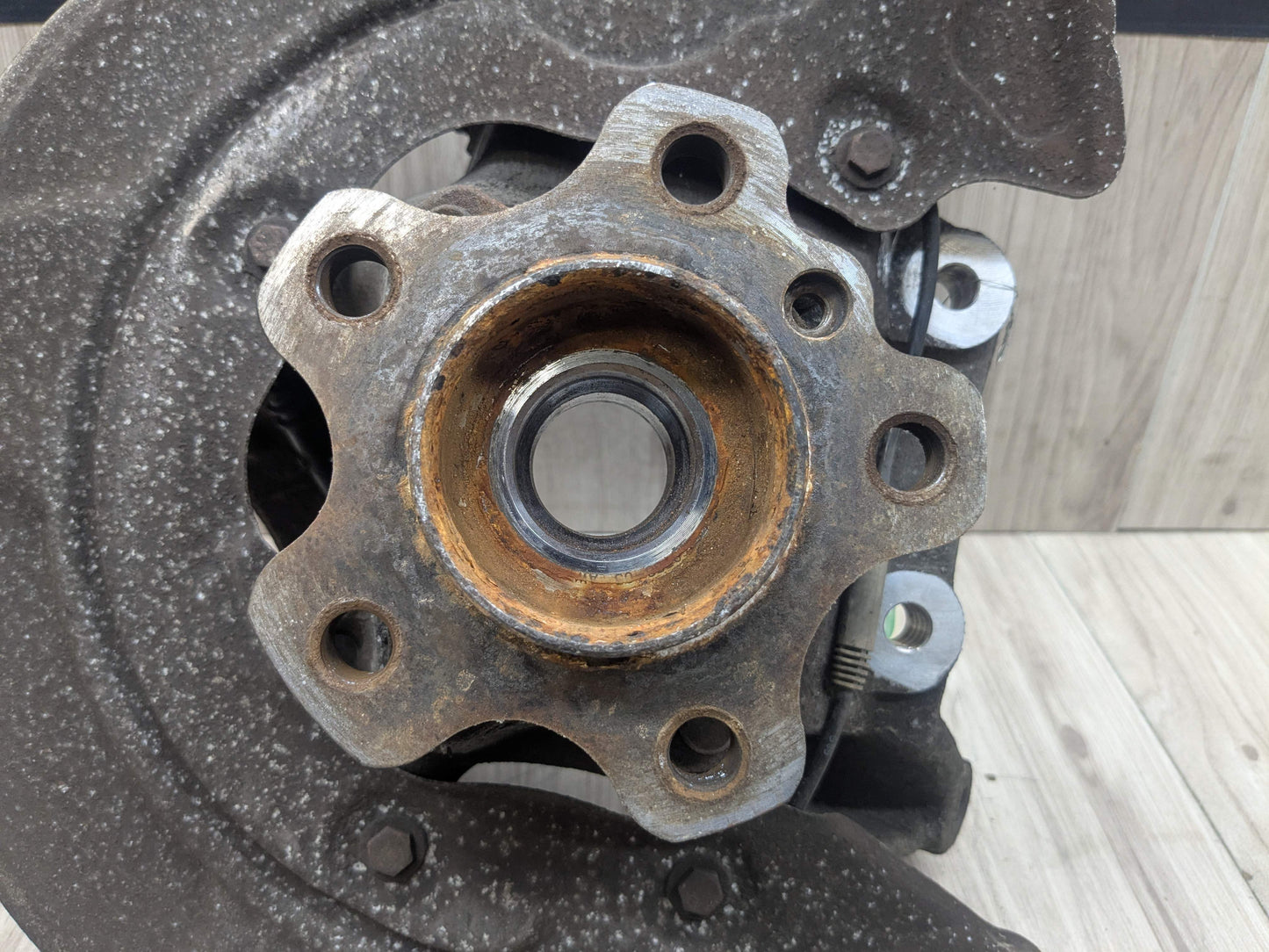 17-23 OEM BMW G30 530 540 M5550 REAR Left Drive Side Hub Knuckle Bearing Carrier