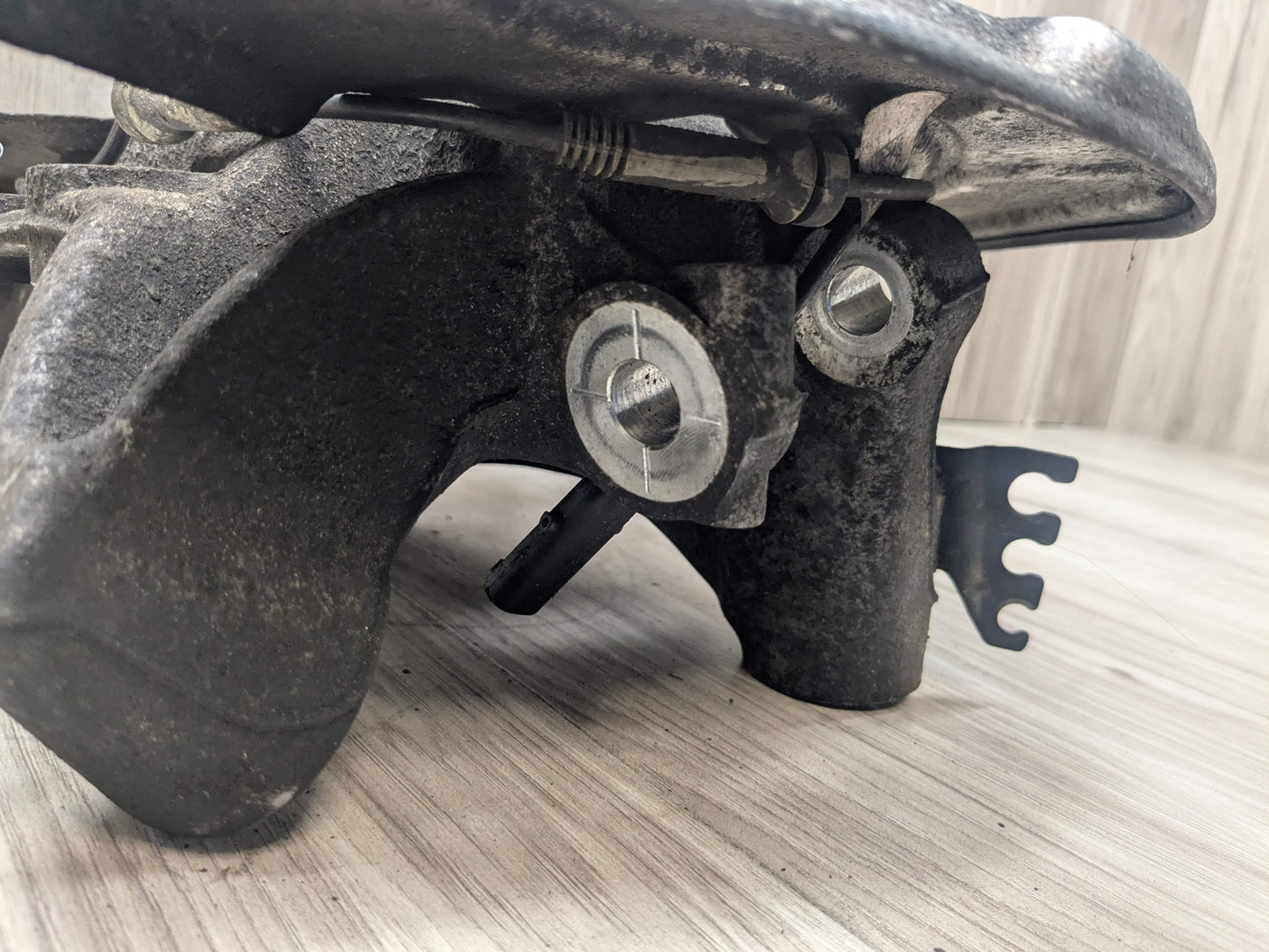 17-23 OEM BMW G30 530 540 M5550 REAR Right Passenger Hub Knuckle Bearing Carrier