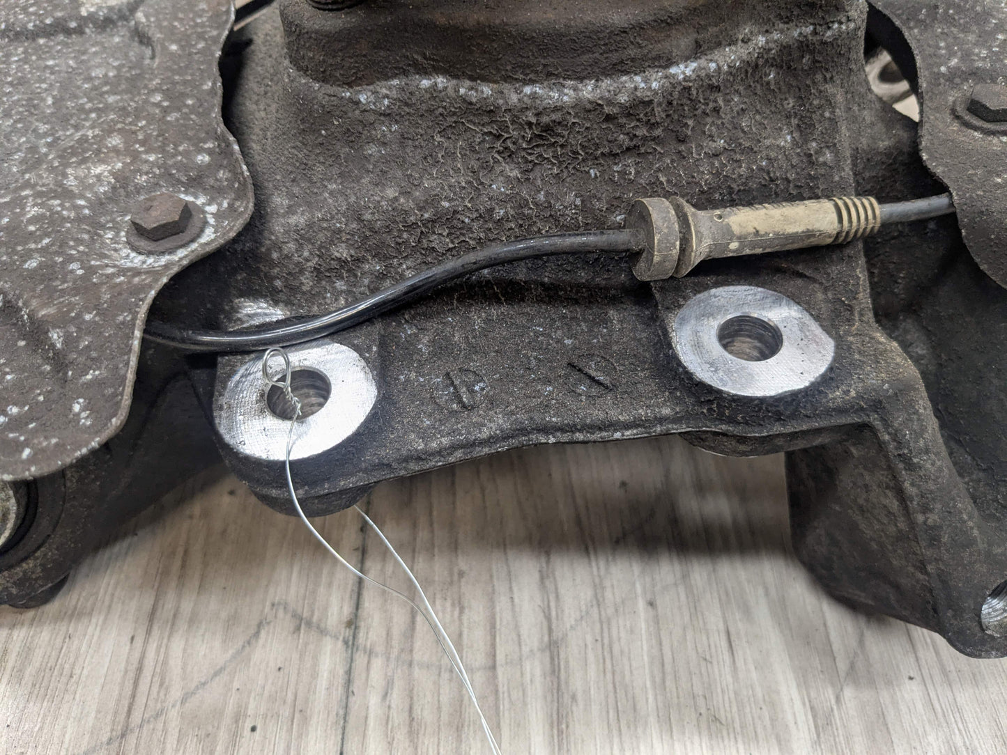 17-23 OEM BMW G30 530 540 M5550 REAR Right Passenger Hub Knuckle Bearing Carrier