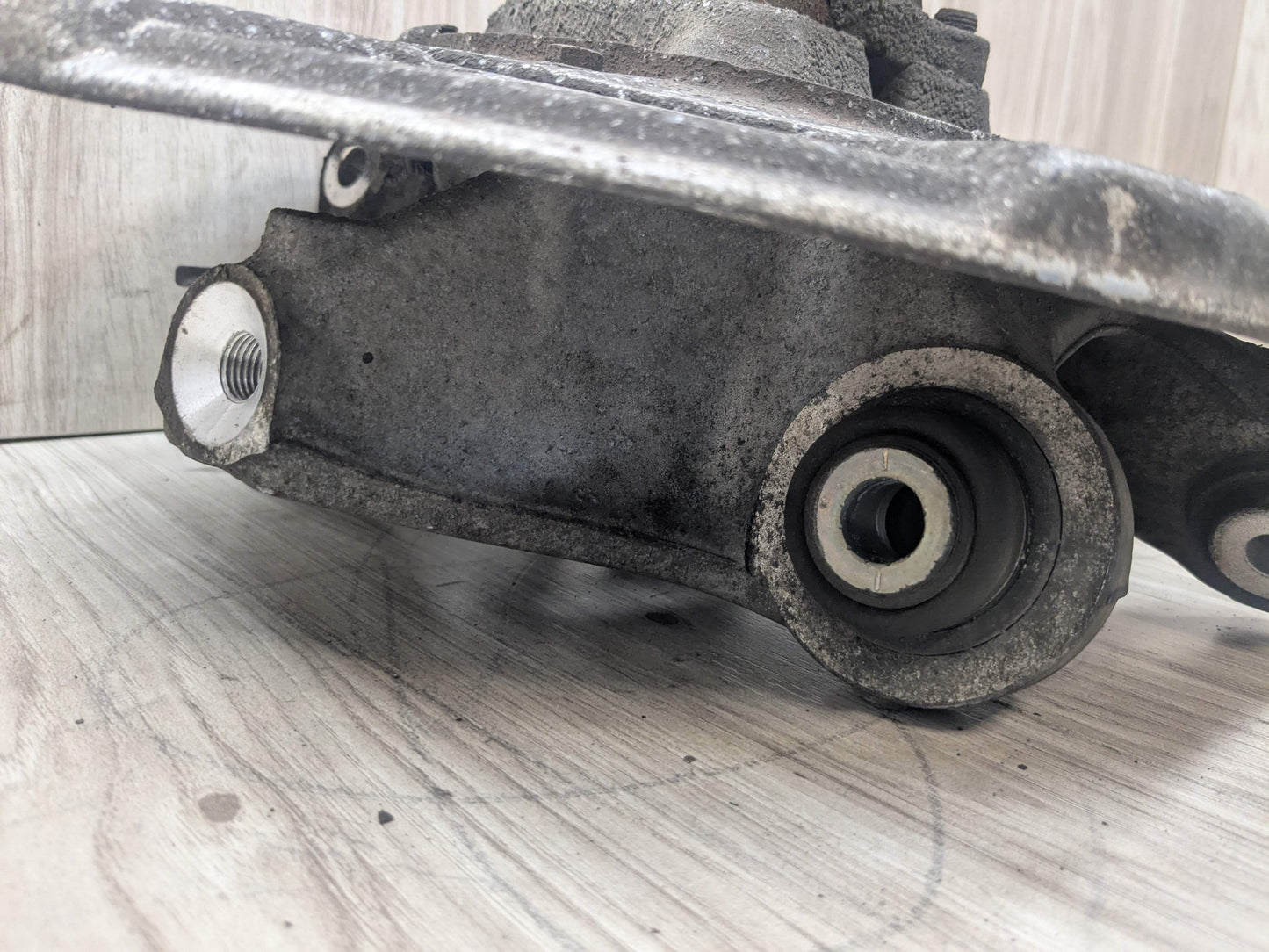 17-23 OEM BMW G30 530 540 M5550 REAR Right Passenger Hub Knuckle Bearing Carrier