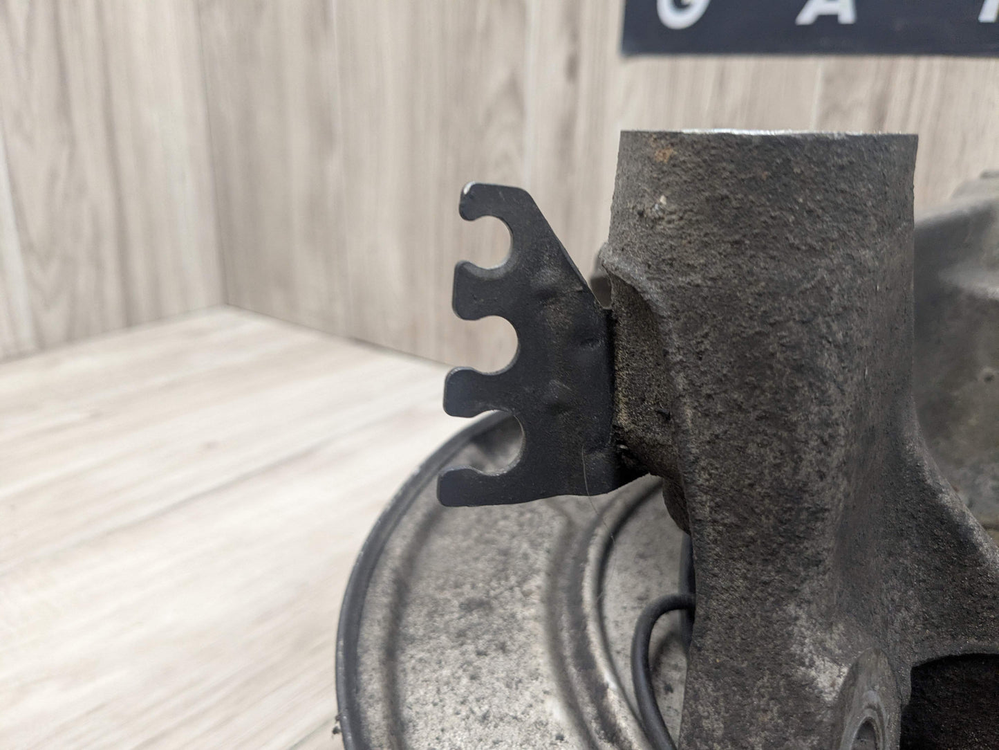 17-23 OEM BMW G30 530 540 M5550 REAR Right Passenger Hub Knuckle Bearing Carrier