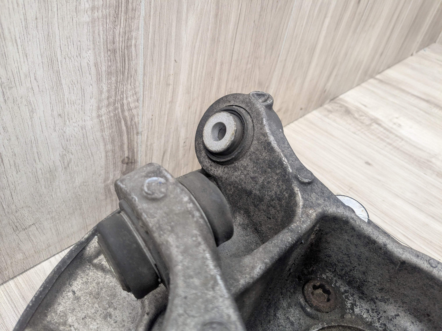 17-23 OEM BMW G30 530 540 M5550 REAR Right Passenger Hub Knuckle Bearing Carrier