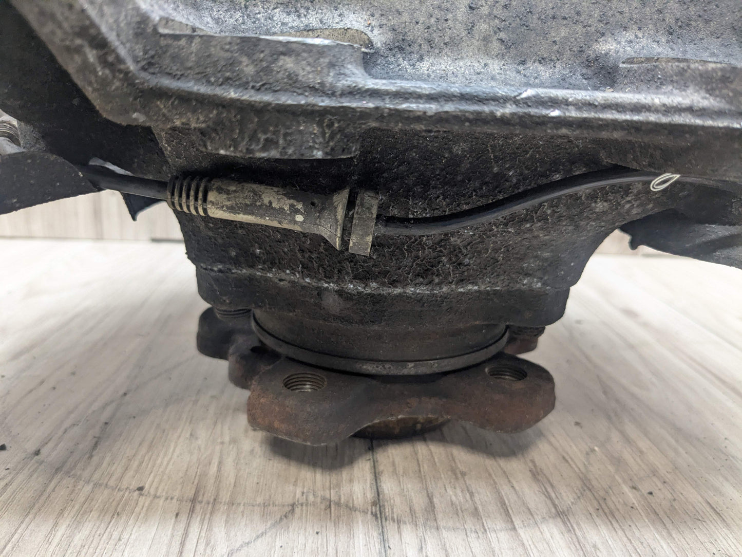 17-23 OEM BMW G30 530 540 M5550 REAR Right Passenger Hub Knuckle Bearing Carrier