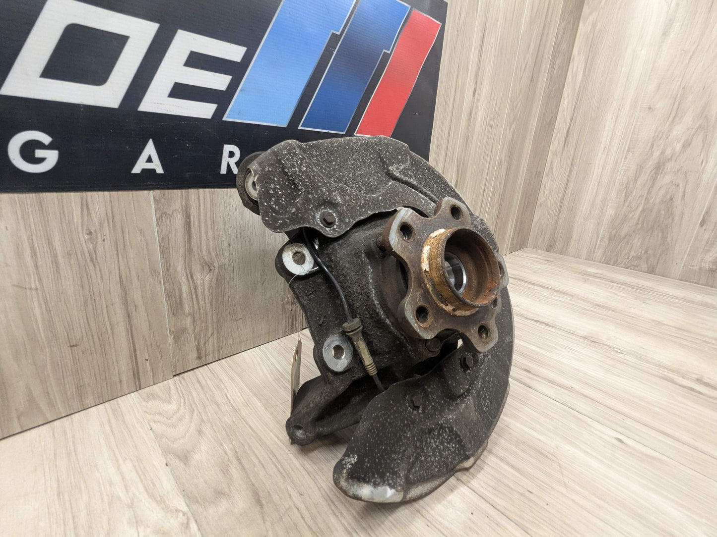 17-23 OEM BMW G30 530 540 M5550 REAR Right Passenger Hub Knuckle Bearing Carrier