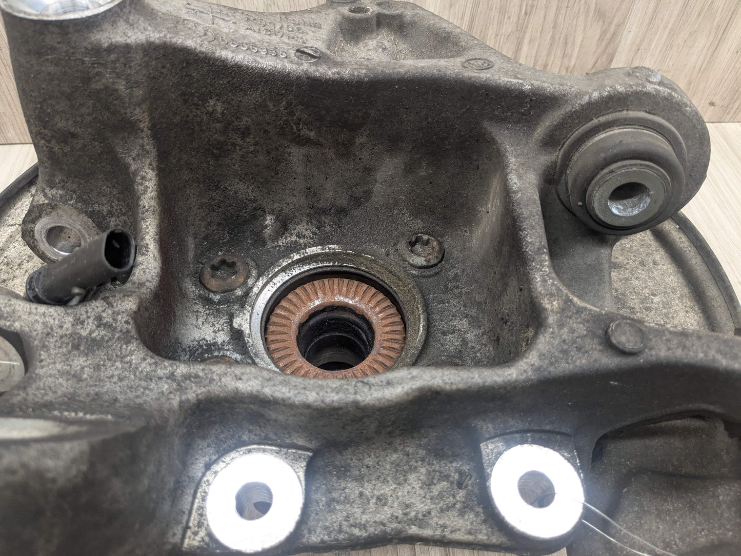 17-23 OEM BMW G30 530 540 M5550 REAR Right Passenger Hub Knuckle Bearing Carrier