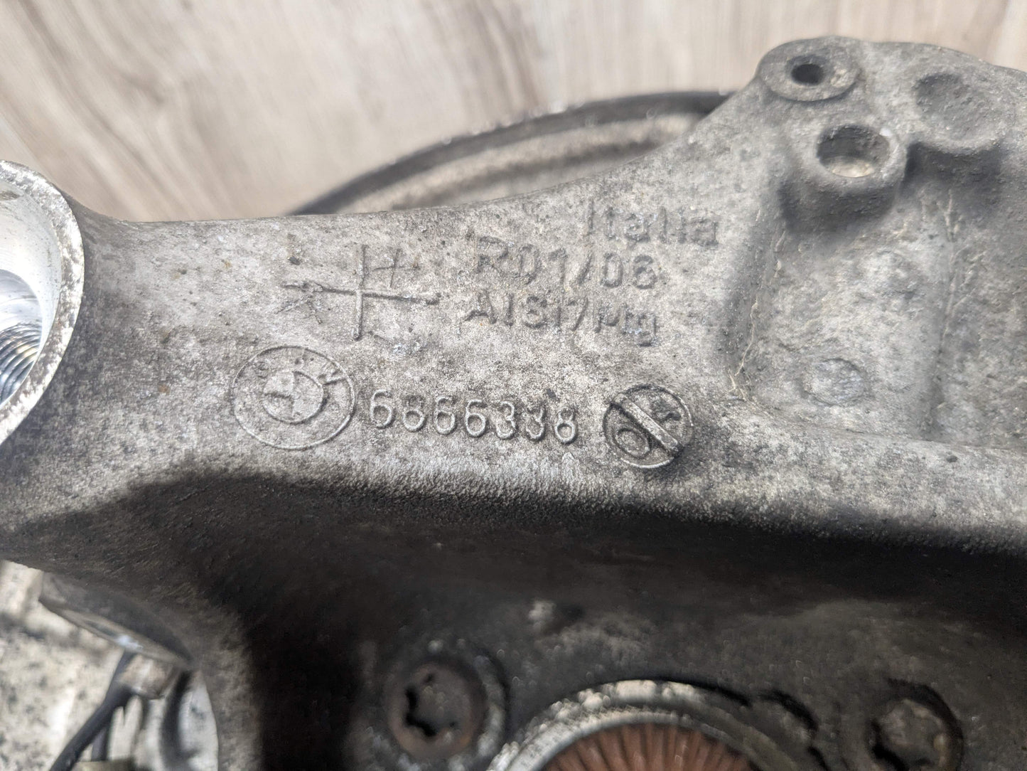 17-23 OEM BMW G30 530 540 M5550 REAR Right Passenger Hub Knuckle Bearing Carrier