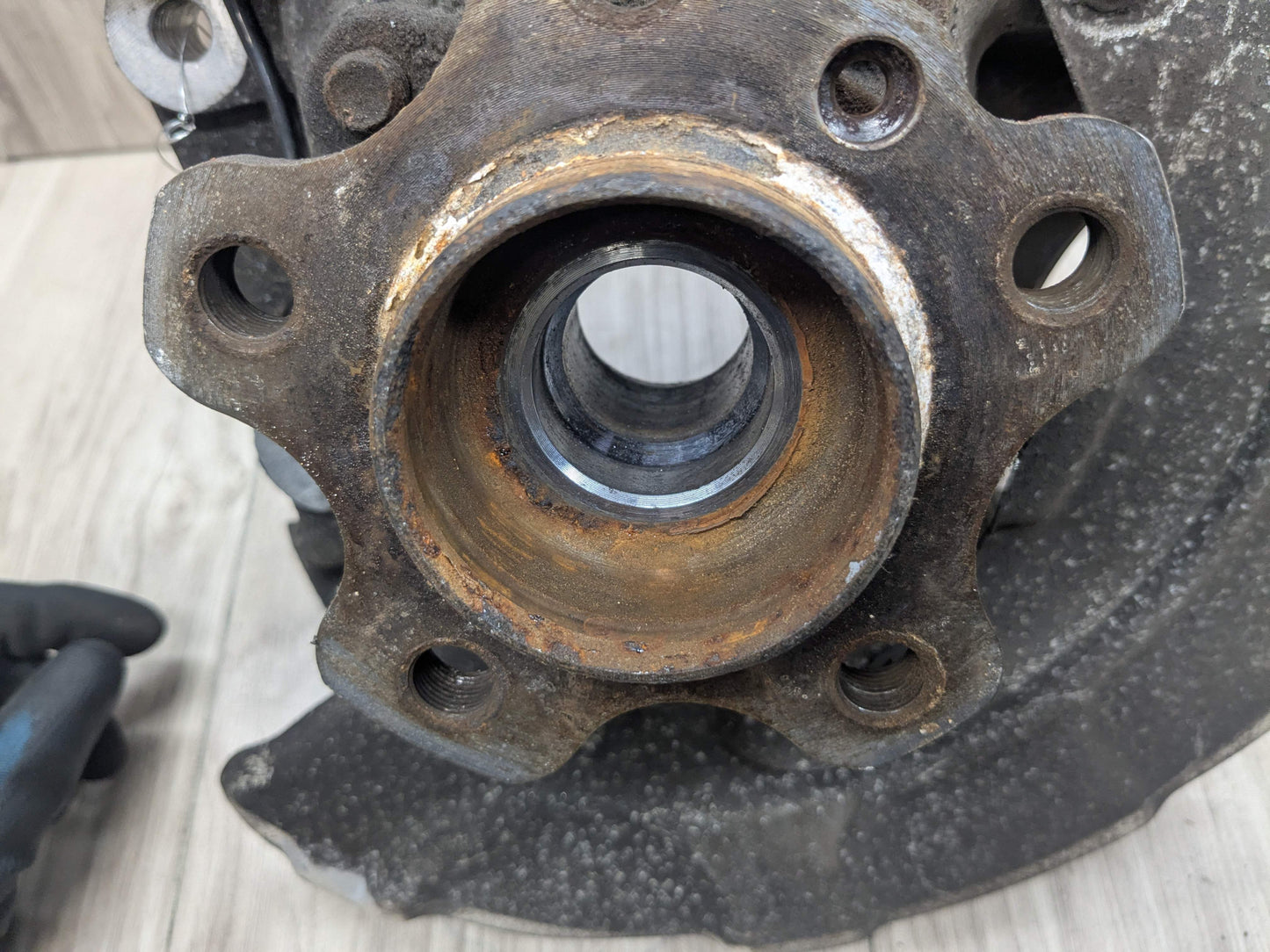 17-23 OEM BMW G30 530 540 M5550 REAR Right Passenger Hub Knuckle Bearing Carrier