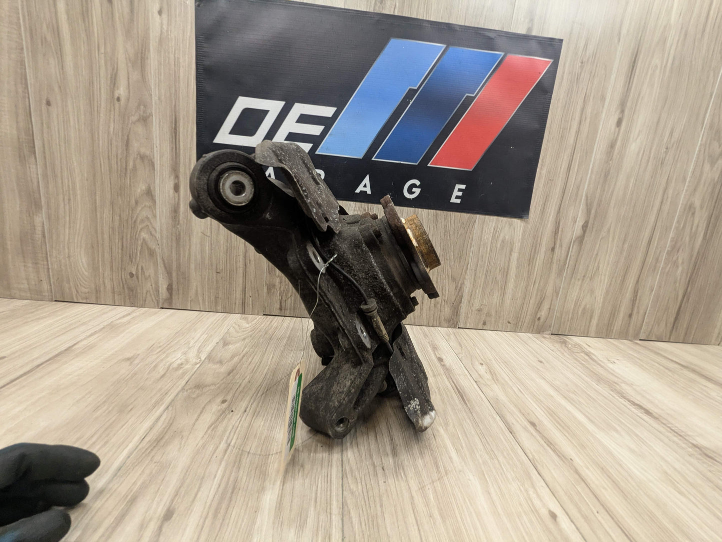 17-23 OEM BMW G30 530 540 M5550 REAR Right Passenger Hub Knuckle Bearing Carrier