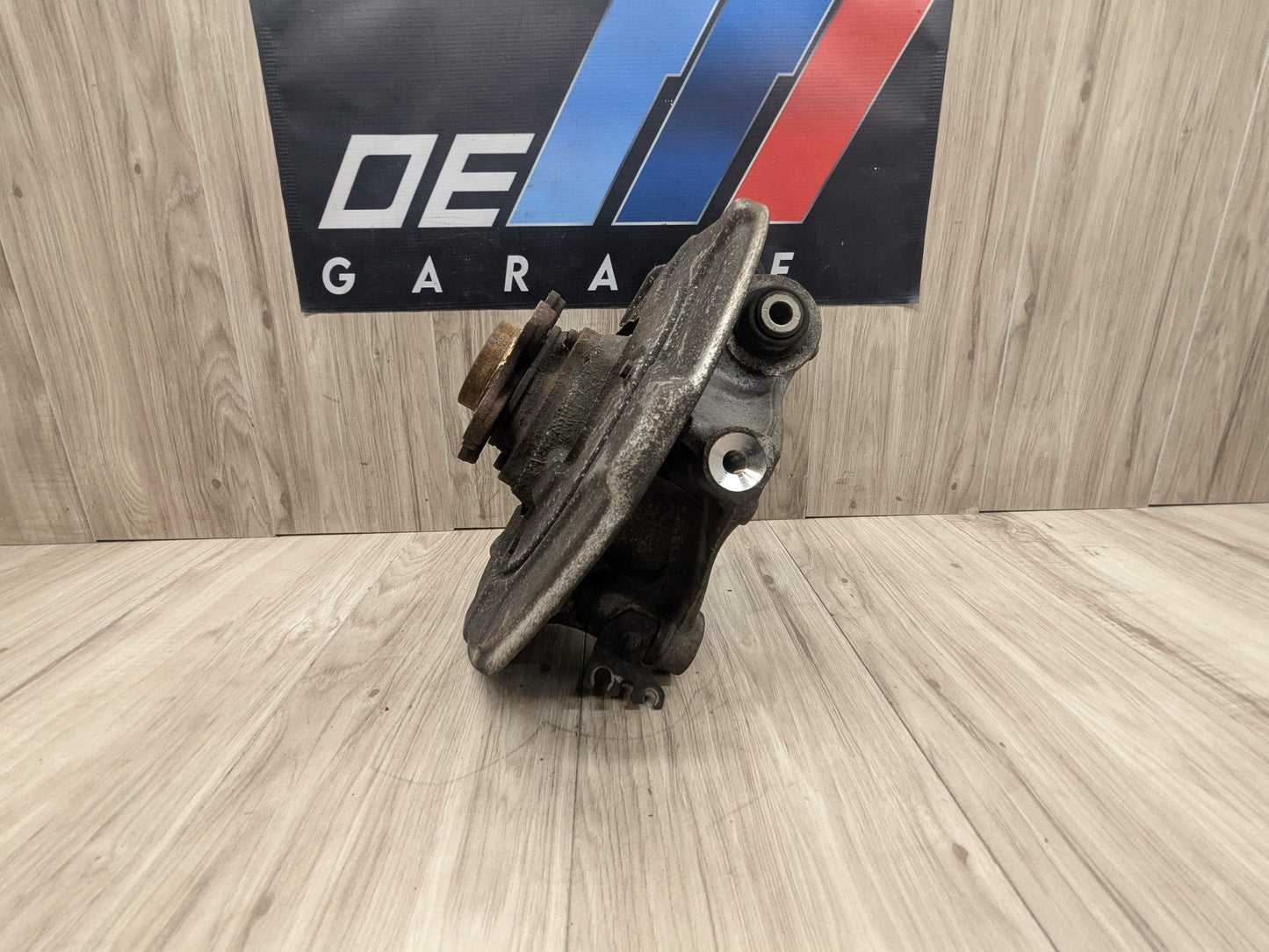 17-23 OEM BMW G30 530 540 M5550 REAR Right Passenger Hub Knuckle Bearing Carrier