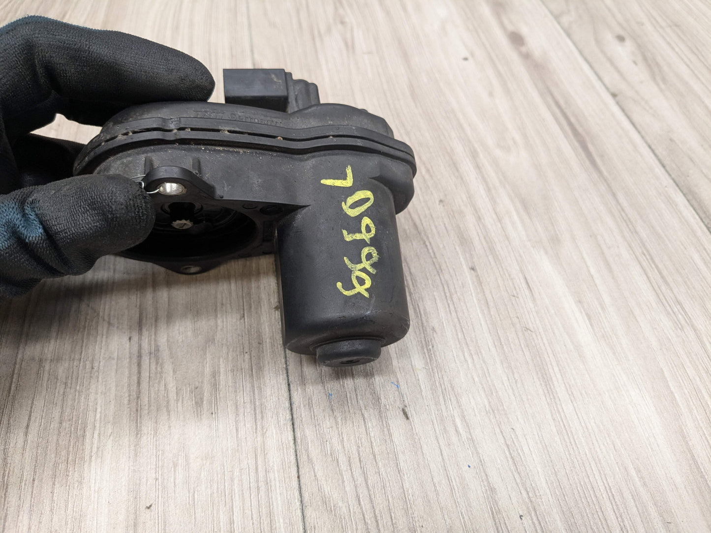 OEM BMW F90 G07 G12 G30 G80 G82 G83 M3 M4 M8 Rear Parking Brake Actuator Motor