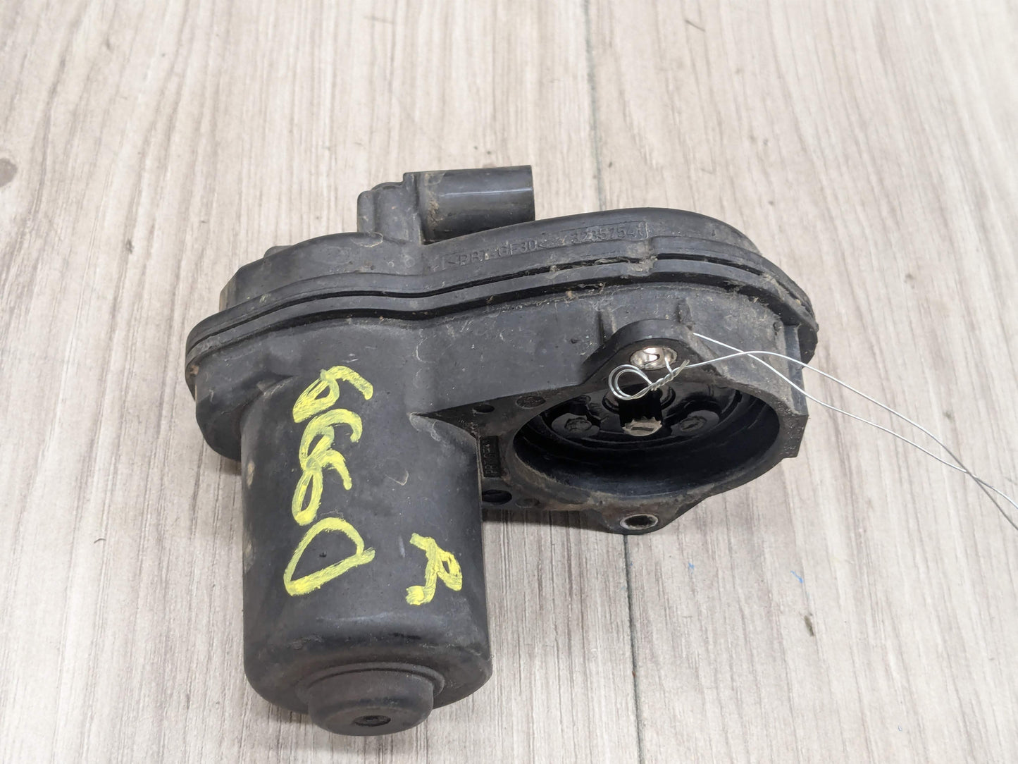 OEM BMW F90 G07 G12 G30 G80 G82 G83 M3 M4 M8 Rear Parking Brake Actuator Motor