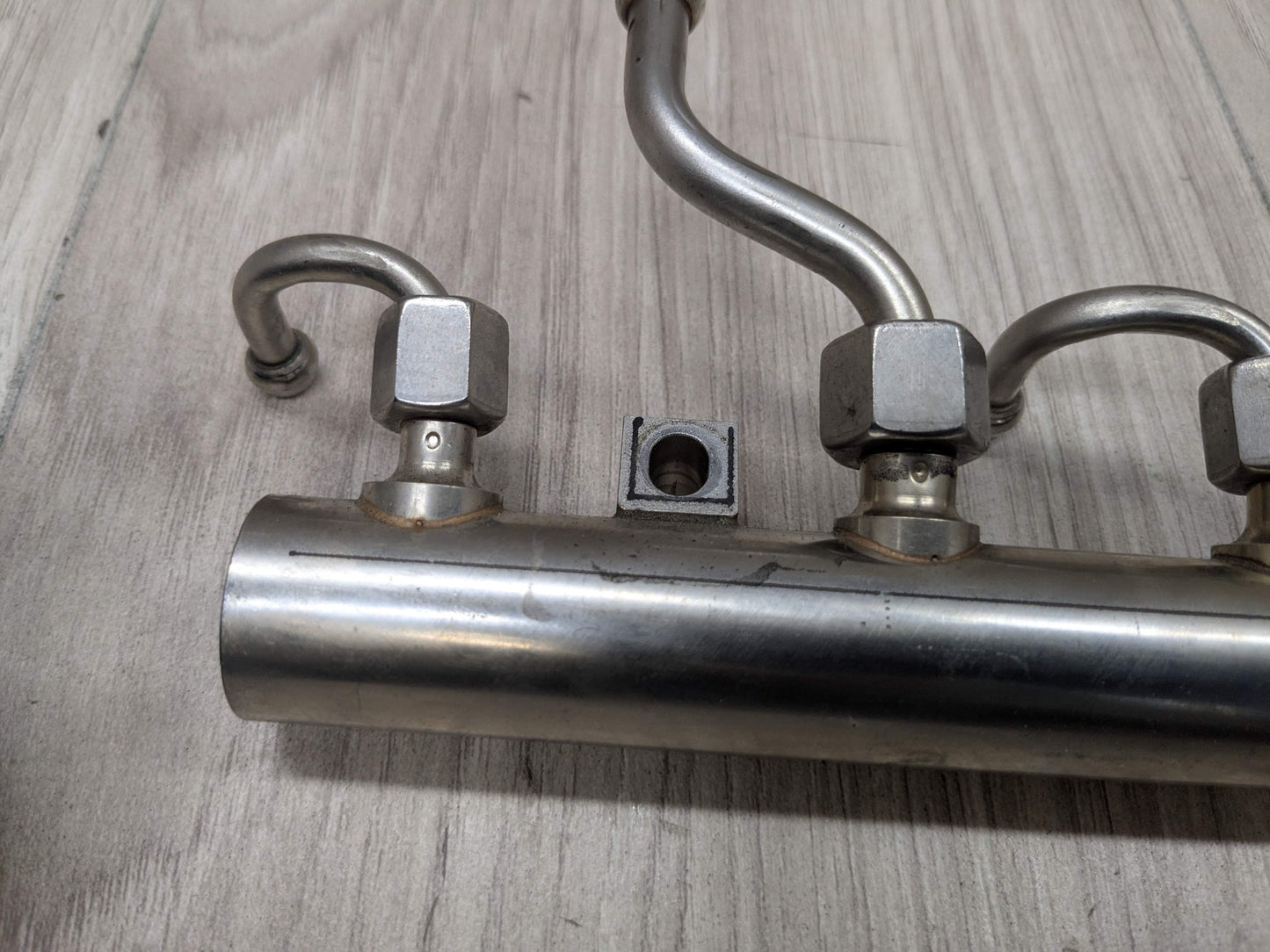 PRE-LCI OEM BMW G12 750 G30 M550 Engine N63R Right Fuel Injector Rail Lines 5-8