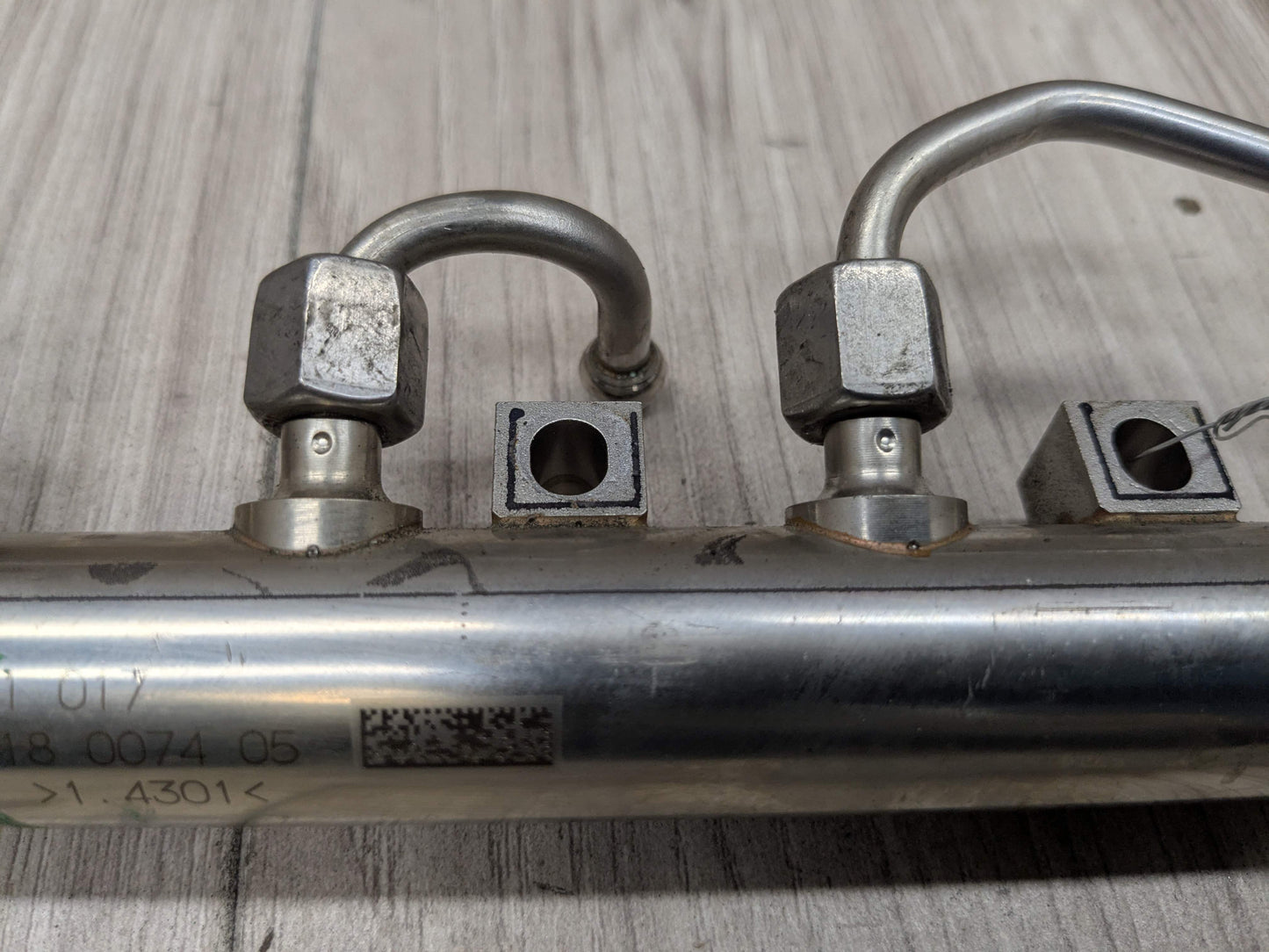 PRE-LCI OEM BMW G12 750 G30 M550 Engine N63R Right Fuel Injector Rail Lines 5-8