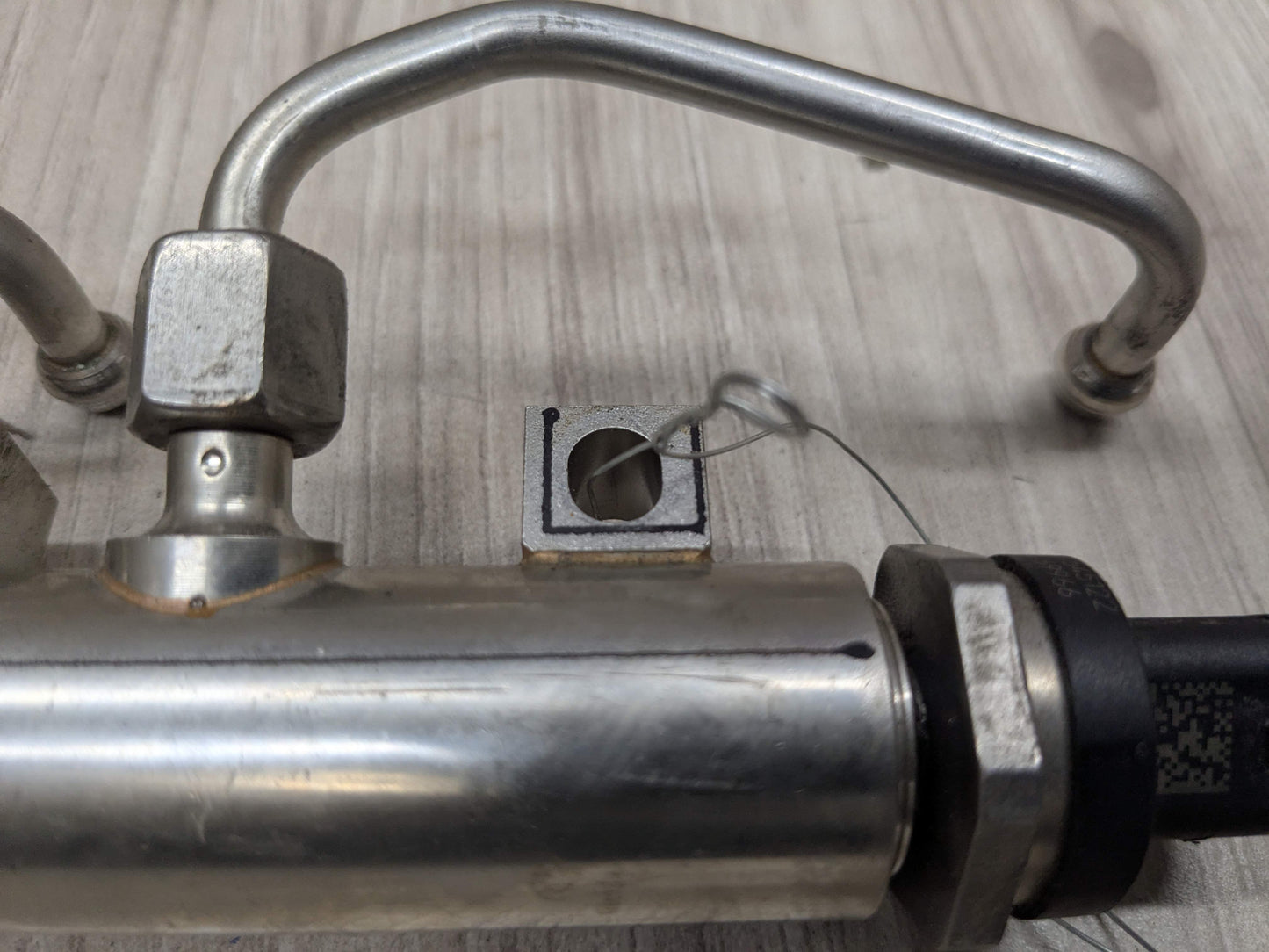 PRE-LCI OEM BMW G12 750 G30 M550 Engine N63R Right Fuel Injector Rail Lines 5-8