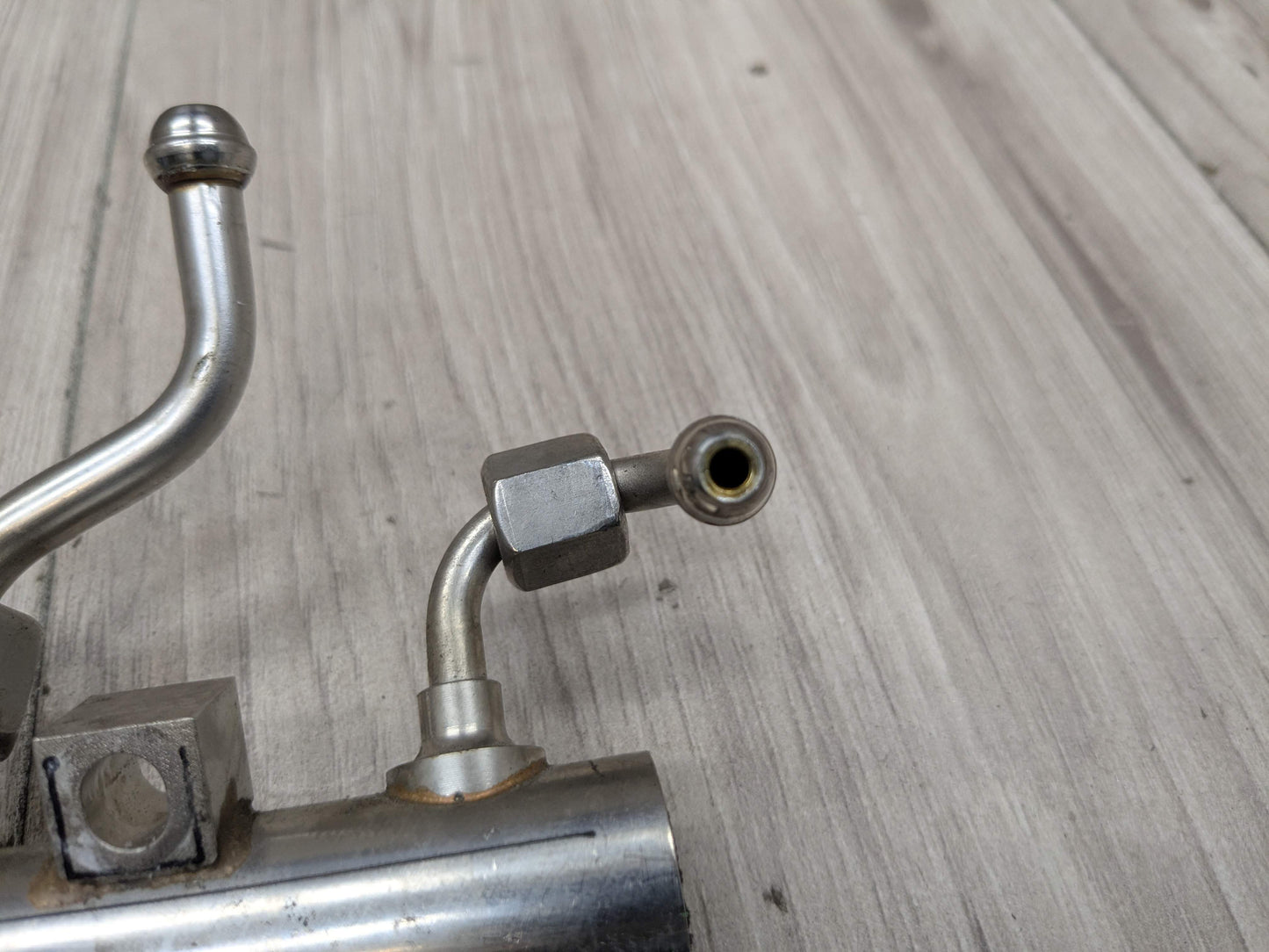 PRE-LCI OEM BMW G12 750 G30 M550 Engine N63R Right Fuel Injector Rail Lines 5-8