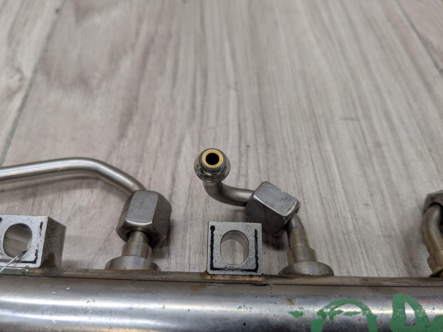 PRE-LCI OEM BMW G12 750 G30 M550 Engine N63R Right Fuel Injector Rail Lines 5-8