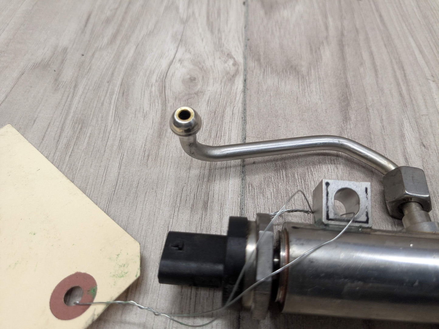 PRE-LCI OEM BMW G12 750 G30 M550 Engine N63R Right Fuel Injector Rail Lines 5-8